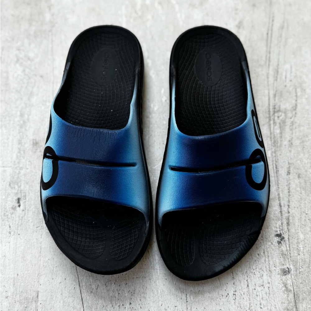 OOFOS Blue Gradient Slide Sandals with Black Footbed